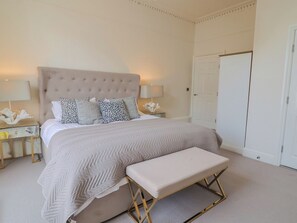 2 bedrooms, individually decorated, individually furnished