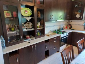 Fridge, microwave, oven, coffee/tea maker