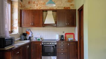 Fridge, microwave, oven, coffee/tea maker