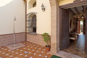 Exterior detail - Rural Holiday Home Santa Fe with Private Pool, Wi-Fi & Air Conditioning (Montilla)