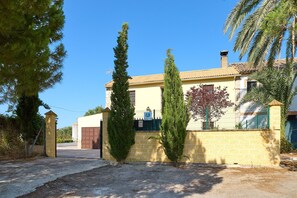 Exterior - Rural Holiday Home Santa Fe with Private Pool, Wi-Fi & Air Conditioning (Montilla)