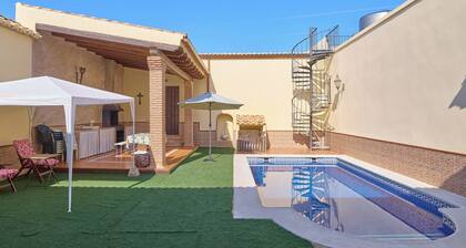 Rural Holiday Home Santa Fe with Private Pool, Wi-Fi & Air Conditioning