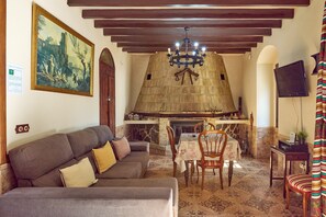 TV, fireplace - Rural Holiday Home Santa Fe with Private Pool, Wi-Fi & Air Conditioning (Montilla)