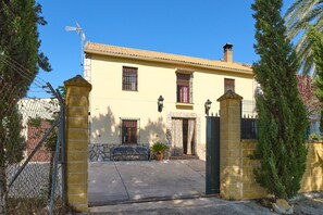Exterior - Rural Holiday Home Santa Fe with Private Pool, Wi-Fi & Air Conditioning (Montilla)