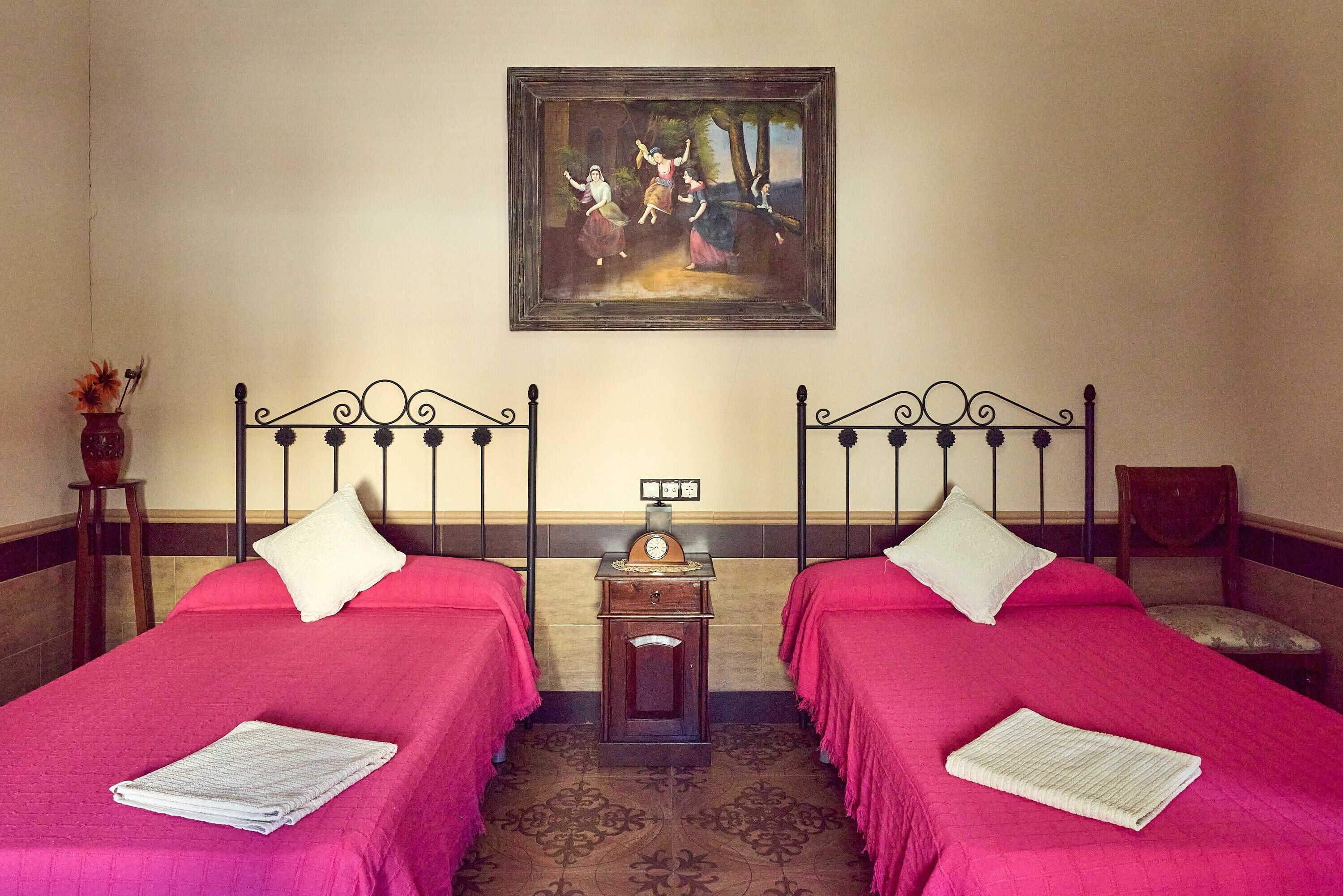 5 bedrooms, iron/ironing board, WiFi, bed sheets