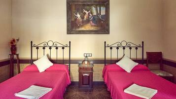 5 bedrooms, iron/ironing board, WiFi, bed sheets