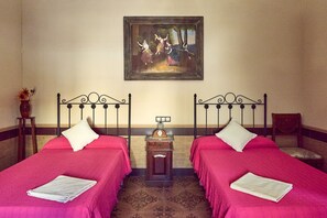 5 bedrooms, iron/ironing board, WiFi, bed sheets - Rural Holiday Home Santa Fe with Private Pool, Wi-Fi & Air Conditioning (Montilla)