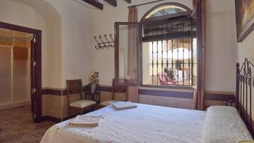 6 dormitorios, tabla de planchar con plancha, wifi y ropa de cama