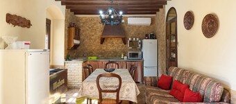 Country House 'Santa Fe' with Private Pool, Wi-Fi and Air Conditioning