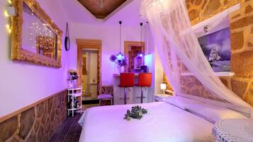 1 bedroom, desk, free WiFi, bed sheets