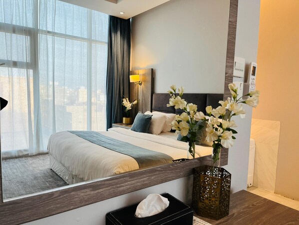 Deluxe Suite with Spa Bath | Free WiFi