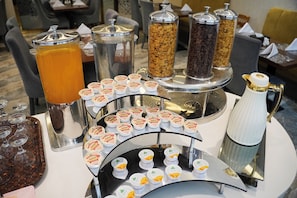 Sarapan bufet setiap hari dengan fi 
