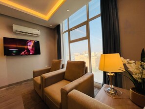 Deluxe Suite with Spa Bath | Living area | TV