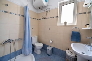 Dusche, Haartrockner, Handtücher
