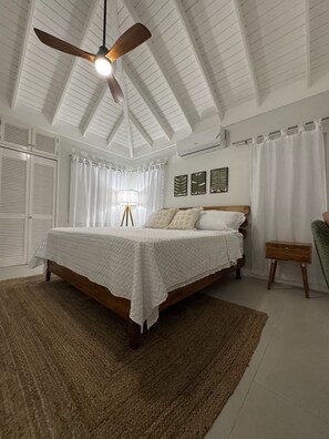 4 bedrooms, iron/ironing board, WiFi, bed sheets