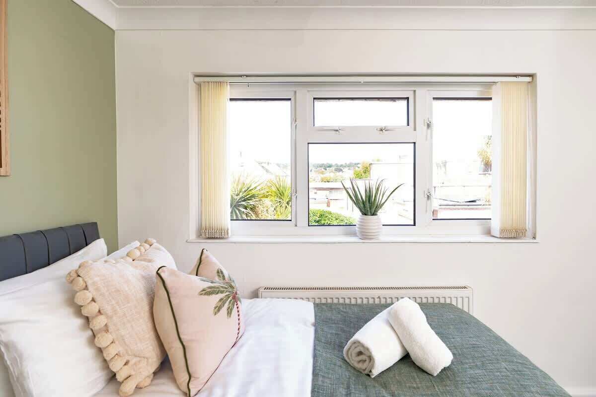 3 bedrooms, iron/ironing board, free WiFi, bed sheets