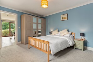1 chambre, fer et planche à repasser, draps fournis