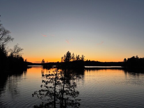 Hygge Hideaway on Lake Kashwakamak