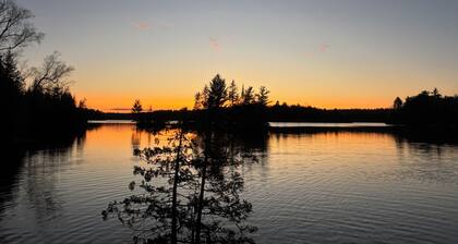 Hygge Hideaway on Lake Kashwakamak