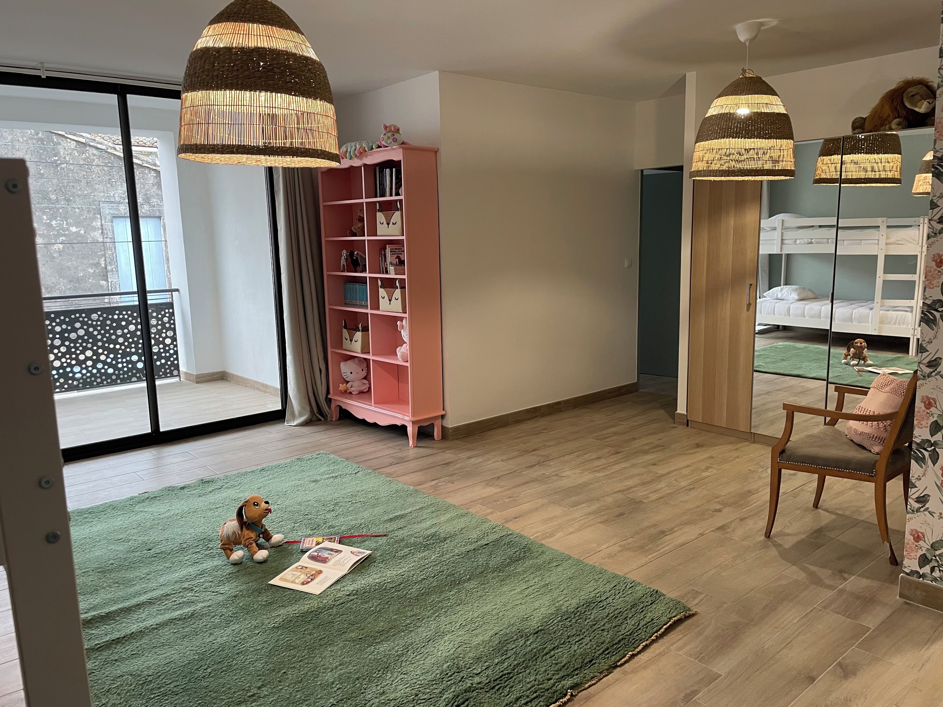 5 habitaciones, tabla de planchar con plancha y wifi gratis 