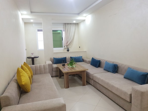 Interior - Luxurious, 5-min from the beach, Family-ready apartment in Mdiq -Fully Equipped. (M'diq)