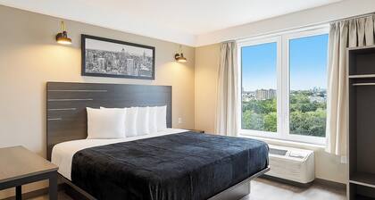 LIV Hotel Bronx