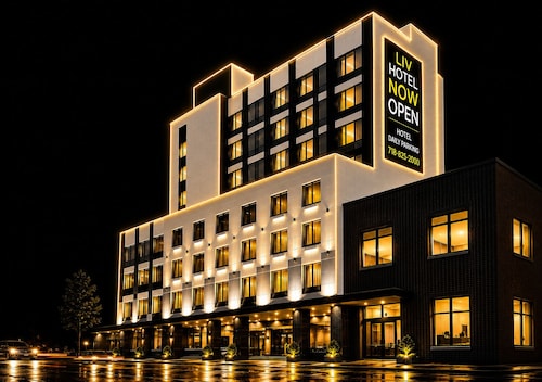 LIV Hotel Bronx - Newly Built