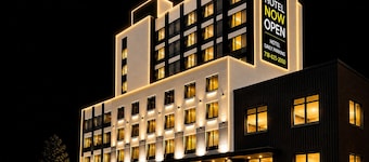 LIV Hotel Bronx - Newly Built