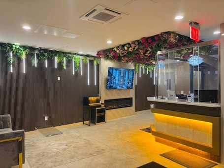Lobby. LIV Hotel Bronx - Newly Built