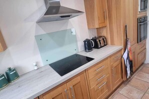 Fridge, microwave, oven, stovetop - Oyster Hideaway - 1 Bedroom Apartment - Sleeps 2 (Clarinbridge)