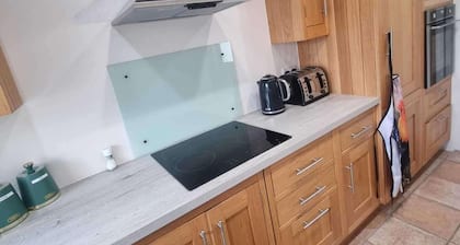 Oyster Hideaway - 1 Bedroom Apartment - Sleeps 2