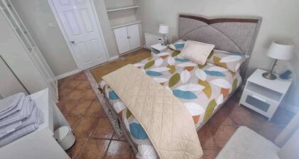 Oyster Hideaway - 1 Bedroom Apartment - Sleeps 2
