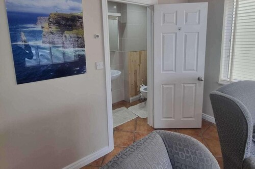 Oyster Hideaway - 1 Bedroom Apartment - Sleeps 2