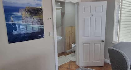 Oyster Hideaway - 1 Bedroom Apartment - Sleeps 2
