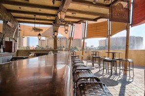 酒吧(店内)