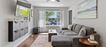 MKE 2 Bed W/ PKNG 15M Downtown