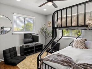 2 habitaciones, tabla de planchar con plancha, wifi y ropa de cama 