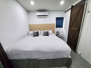 1 bedroom, iron/ironing board, free WiFi - Perfect Guest house/studio just 15mins drive to the beach for a relaxing getaway (West Park)