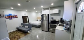 Interior - Perfect Guest house/studio just 15mins drive to the beach for a relaxing getaway (West Park)