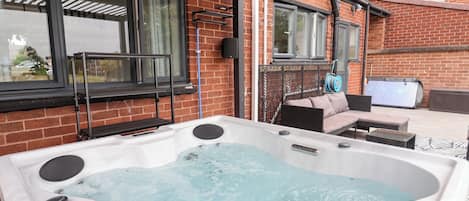 Mökki | Ulkoporeallas