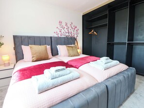 3 bedrooms, individually decorated, individually furnished, free WiFi - Melody Place (Chester)