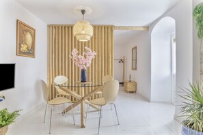 Dining - Country House 'El Rincón de Hugo' with Mountain View, Private Terrace, A/C and Wi-Fi (Alcalá De Los Gazules)