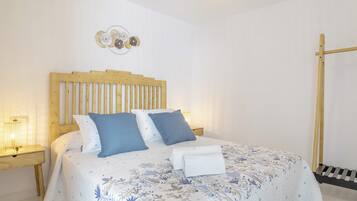 1 bedroom, bed sheets