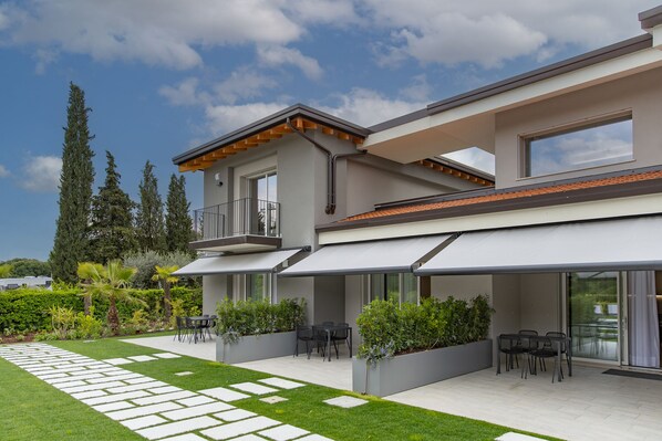 Exterior - Modern apartment with pool a few steps from Lake Garda (Padenghe Sul Garda)