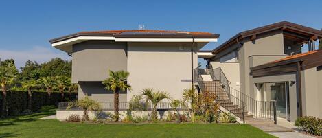 المنشأة من الخارج