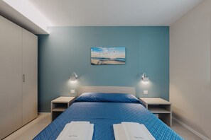 1 bedroom, WiFi, bed sheets - Modern apartment with pool a few steps from Lake Garda (Padenghe Sul Garda)