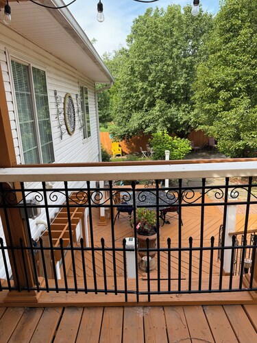 Spacious 4 bedroom house with WiFi, fitness room in brilliant Omaha.