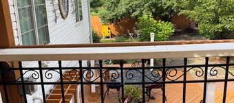 Spacious 4 bedroom house with WiFi, fitness room in brilliant Omaha.