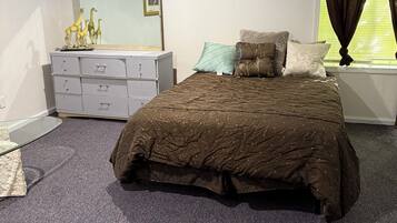 4 habitaciones, tabla de planchar con plancha, wifi y ropa de cama