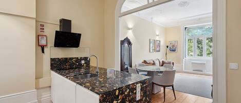 المنشأة من الداخل